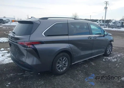 2021 Toyota Sienna Le z USA, uszkodzony, nr VIN 5TDKRKEC6MS022553